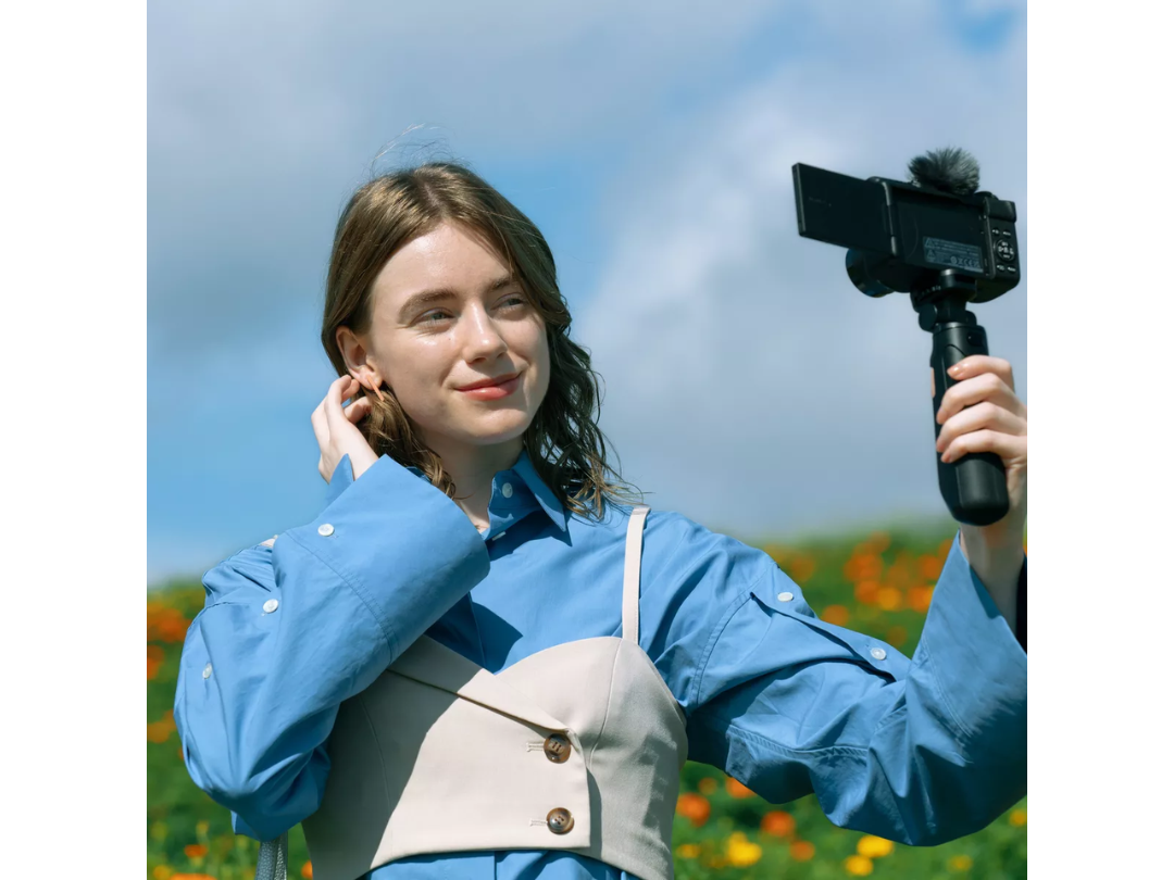 Canon PowerShot V1 Vlogger Kit – 4K Camera with Tripod & SD Card in Qatar Canon PowerShot V1 Vlogger Kit – 4K Camera with Tripod & SD Card in Qatar